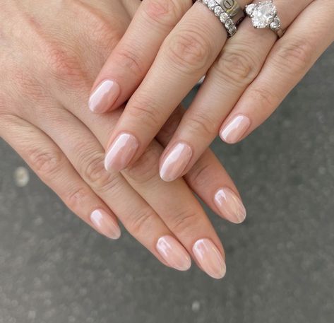 Pink Nude Chrome Nails, Classic Clean Nails, Light Pearl Nails, Bridal Nails Light Pink, Bridesmaid Nails Blush Pink, Wedding Nails Pale Skin, Light Pink Chrome Nail, Milky Pink Nails Chrome, Pink Chrome Natural Nails