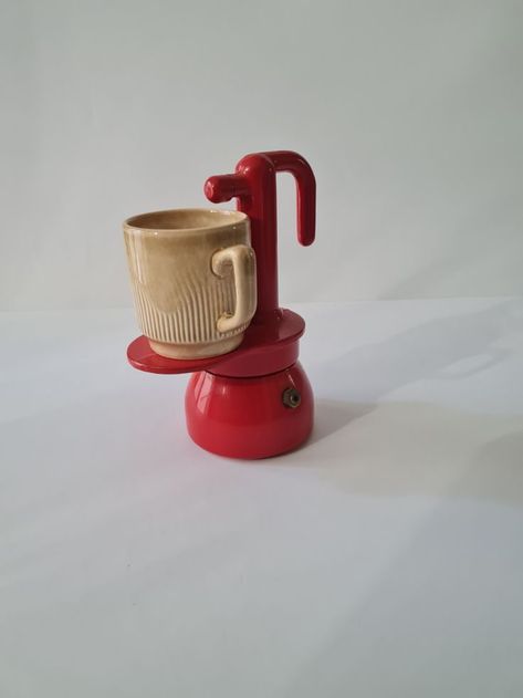 Single red Irmel moka pot designed in the 1990s Coffee Moka Pot, Moka Pot, Pot Designs, The 1990s, Kitchen Items, Coffee Machine, Coffee Pot, Future House, Furniture Accessories