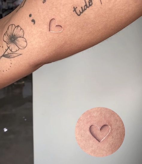 Heart Smiley Face Tattoo, 3d Heart Tattoo, Mini Heart Tattoo, White Bird Tattoos, Hand Tattoo Images, Amazing 3d Tattoos, Tasteful Tattoos, Tattoo Fails, Bad Tattoos