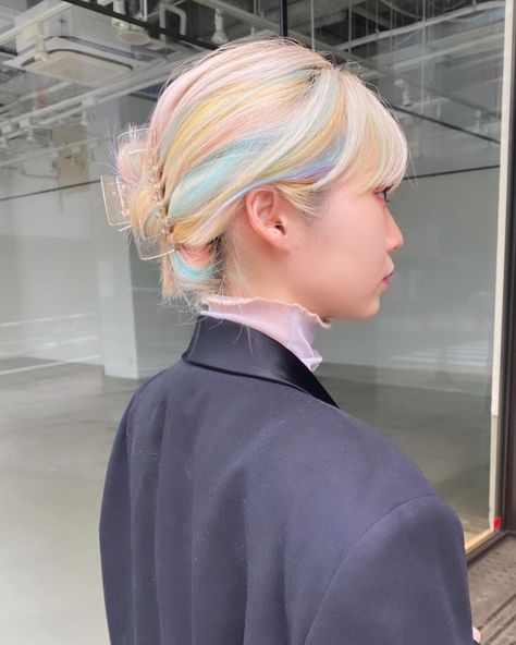 -ˏˋrooˊˎ- on Twitter: "pastel hair by sapi_maru… " Pastel Rainbow Highlights, Prism Hair Color, Prism Hair, Rainbow Highlights, Hair Patterns, Dyed Hair Inspiration, Pastel Hair, Hair Reference, Rainbow Hair