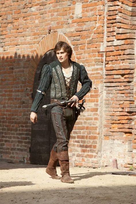 Mercutio Romeo And Juliet, Romeo And Juliet Costumes, Romeo I Julia, Romeo Montague, Male Fairy, Douglas Booth, Character Inspiration Male, Dp Images, Medieval Clothing