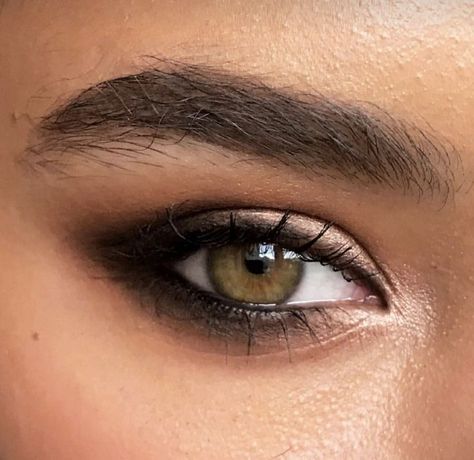 Eyeliner Set, Best Eyeliner, Smink Inspiration, Makijaż Smokey Eye, Black Liner, Eye Makeup Tips, Natural Eye Makeup, Makeup For Brown Eyes, Eye Makeup Tutorial