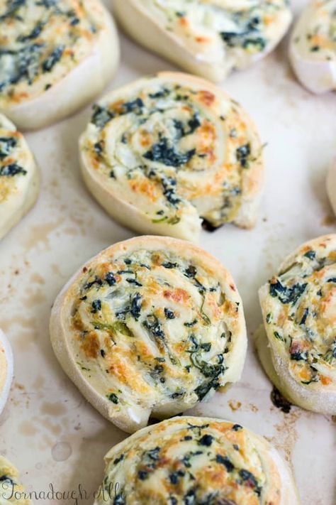 Spinach Dip Pinwheels, Savoury Scrolls, Ginger Food, Ricotta Gnudi, Hot Spinach Dip, Ruffle Wreath, Pinwheel Sandwiches, Pinwheels Recipe, Cheese Pinwheels