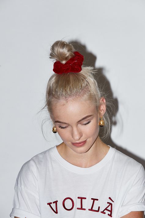 Hairstyles Scrunchies, Hair Clips 90s, Burning Men, 2018 Hair, Paris Mode, Pull Off, Scrunchie Hairstyles, Beauty Trends, Hair Goals