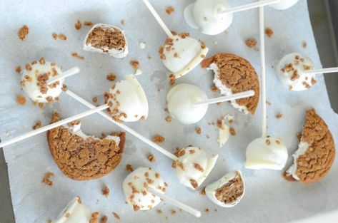 Cake Pop Business Ideas, Cake Pop Flavor Ideas, Oatmeal Cream Pie Cake, Pie Cake Pops, Baked Goods To Sell, Oatmeal Cream Pie, Oreo Cake Pops, Treat Business, Work Recipes