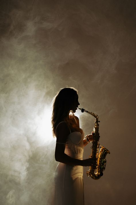 #saxophone #saxgirl #jessicasax #fashion #girl #portrait #ideen Saxophone Picture Ideas, Senior Photos Saxophone, Cello Senior Pictures, Saxophone Senior Pictures, Senior Pictures Band, Trumpet Photoshoot, Flute Pose, Saxophone Photoshoot, Sax Aesthetic