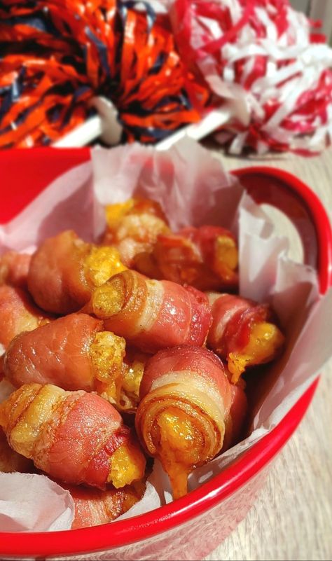 Bacon Wrapped Cheesy Tater Tots. You might want to just go ahead and take the recipe with you to the Christmas party or football party-they're going to ask you for it! Bite Size Breakfast, Bacon Wrapped Tater Tots, Cheesy Tater Tots, Tater Tot Recipes, Cheesy Appetizer, Tator Tots, Loaded Baked Potatoes, Tater Tots, Baked Potatoes