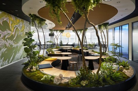 This office has a much more relaxed, peaceful, and open feel because of the nature-inspired design. Biophilic Cafe Design, Biophilic Cafe, Modern Biophilic Design, Oasis Interior Design, Modern Biophilic, Biophilic Office, Biophilic Architecture, Tech Office, Interior Kantor