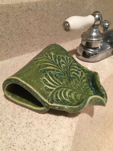 Soap Plate, Draining Soap Dish, Farmhouse Pottery, Ceramic Soap Dish, Pottery Handbuilding, Keramik Design, Soap Saver, Slab Pottery, Hand Built Pottery