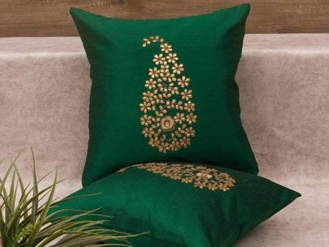 Fall Backgrounds Wallpapers, Styling Pillows, Yoga Corner, Embroidered Cushion Covers, Grey Bedroom Ideas, Fancy Cushions, Fall Backgrounds, Pillows Ideas, Art Blanket