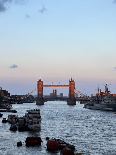 #london #towerbridge #tower #aesthetic #londonbridge #sunset #sunsetphotography #thames #river #riverthames #boating #uberboat Tower Aesthetic, Thames River, Tower Bridge London, London Bridge, River Thames, Tower Bridge, Boating, Sunset Photography, Bridge