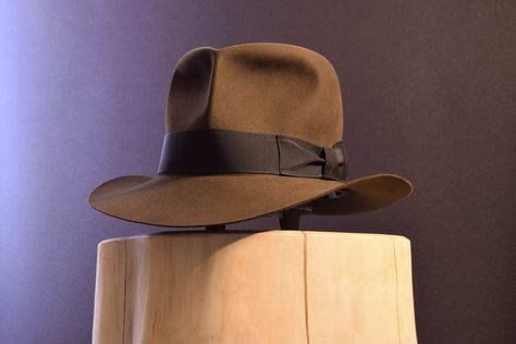 Luxury Leather Casual Fedora, Distressed Brown Leather Fedora Hat, Brown Vintage Fedora, Indiana Jones Fedora, Stetson Fedora, Indiana Jones Hat, Luxury Gentleman’s Fedora With Flat Brim, Alligator Boots, Fedora Fashion