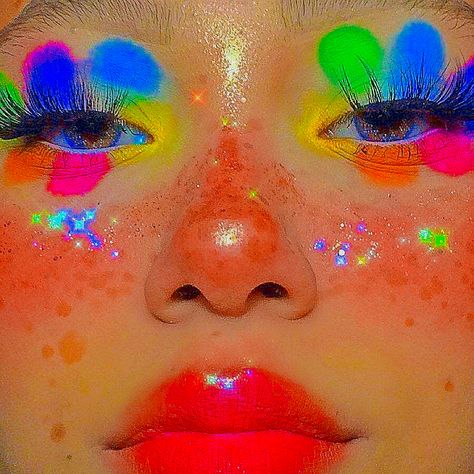 Kidcore Makeup Looks, Dreamcore Makeup, Rainbow Clown Makeup, Kidcore Makeup, Rainbow Clown, Circus Makeup, Maquillage On Fleek, Indie Makeup, Cute Eye Makeup