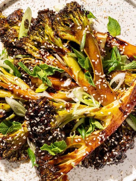 Thanks to Hoisin Sauce, Here's a Broccoli Recipe Everyone Will Love Charred Broccoli, Broccoli Dishes, Buttermilk Pancakes Fluffy, Roasted Beet Salad, Broccoli Stems, Cauliflower Steaks, Fennel Salad, Beet Salad, Roasted Beets