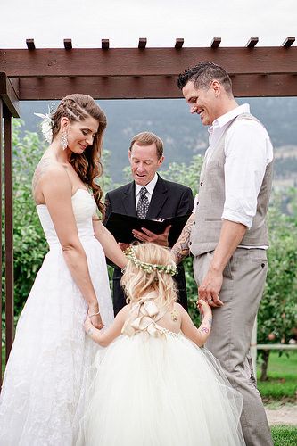 Blended Family Wedding, Wedding Photography Ideas, Family Wedding Photos, Bling Wedding Dress, Heirloom Dresses, Wedding Picture Poses, Offbeat Bride, Portrait Photos, Blended Family