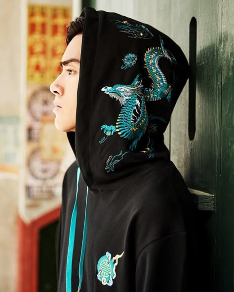 Clothing Branding Design, Dragon Sweatshirt, Hoodie Outfit Men, Embroidered Dragon, Japanese Street Wear, Dragon Hoodie, Teenage Guys, Color Combinations For Clothes, Mens Casual Outfits Summer