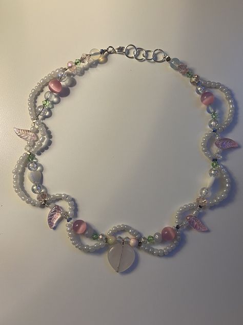 beaded aesthetic pink and green necklace Aesthetic Pink And Green, Beaded Aesthetic, Pink Bead Necklace, Green Beaded Necklace, Pretty Necklace, Diy Wire Jewelry, Outfit Design, Pink Collars, Pretty Necklaces