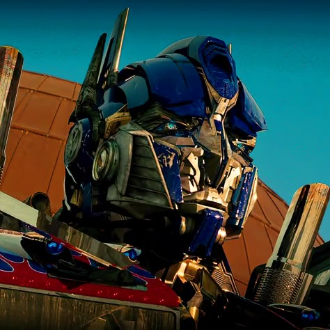 #optimusprime #transformers Transformers Bayverse Optimus Prime, Optimus Prime Animated, Optimus Prime Pfp, Optimus Prime Bayverse, Optimus Prime Cartoon, Lockdown Transformers, Transformers Gif, Bayverse Optimus Prime, Transformers Bayverse