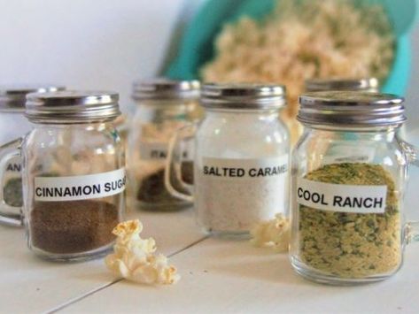 Popcorn Seasoning Recipes, Vegan Popcorn, How To Make Popcorn, Popcorn Seasoning, Breakfast Snacks, Nutritional Yeast, Seasoning Recipes, Italian Seasoning, Natural Brown