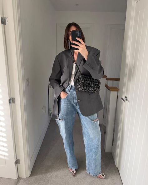 Suit Jacket With Jeans, Grey Blazer Outfit, Oversized Blazer Outfit, Fashion Gone Rouge, Sarah Louise, Style Inspiration Casual, The Frankie Shop, All Jeans, Frankie Shop