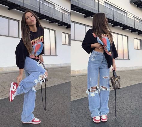 Oversized Tshirt Baggy Jeans, Edgy Oversized Jeans For Streetwear, Oversized Wide-leg Hip Hop Jeans, Oversized Tshirt Poses Aesthetic, Baggy Jean Outfits Girl, Body Con Dress Outfit, Streetwear Inspo, Baggy Clothes, Effortlessly Chic Outfits