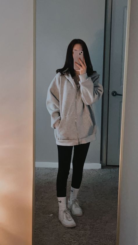 Outfits With Leggings And Hoodies, Oversized Grey Hoodie Outfit Aesthetic, Grey Zip Up Hoodie Outfit Winter, Gray Zip Up Hoodie Outfit Leggings, Air Force Leggings Outfit, Oversized Hoodie Outfit Zip Up, Black Leggings Grey Hoodie Outfit, Oversized Hoodie Outfit With Leggings, Gray Sweatshirt Outfit Aesthetic