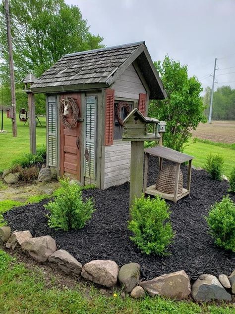 Water Well House, Shed Exterior Ideas, Small Shed, Shed Landscaping, Garden Tool Shed, Outdoor Buildings, Backyard Sheds, Outdoor Sheds, Home Landscaping