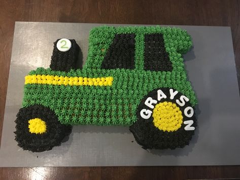 Tractor cake easy Easy Tractor Cake, Tractor Cake Ideas, Tractor Birthday Cake, 2nd Birthday Cake Boy, Tractor Birthday Cakes, Farm Birthday Cakes, Tractor Cake, Construction Cake, Farm Cake