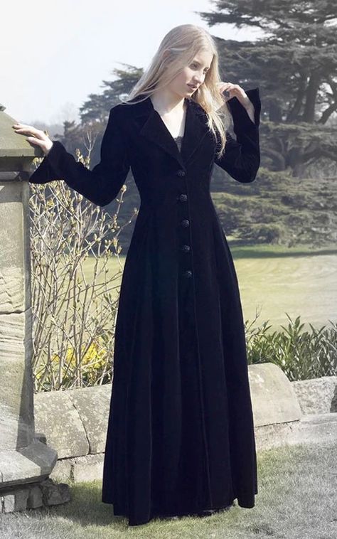 Victorian Things, Full Length Coat, Fitted Coat, Velvet Coat, Steampunk Clothing, Plus Size Vintage, Dark Angel, Clothing Inspiration, Beautiful Clothes