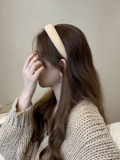 Beige Casual Collar  Fabric Plain Wide Headband Embellished   Women Accessories Minimalist Headband, Easy Trendy Hairstyles, Hair Style Korea, 얼굴 그리기, Fesyen Rambut, Long Hair Color, Peinados Fáciles Para Cabello Corto, Easy Hairstyles For Long Hair, Aesthetic Hair