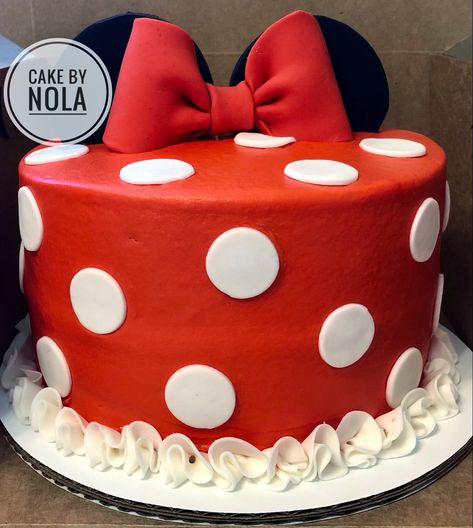 “Remember, you’re the one who can fill the day with sunshine.”——Minnie Mouse... #cakedecorating #instacake #cakestagram #cakesofinstagram #cakedecoratorsofinstagram #handcutfondant #marshmallowfondant #layercake #minniemousecake #birthdaycake #minniemouse #decoratedcake Easy Mini Mouse Cake, Minnie Cake Ideas Birthday, Red And Black Minnie Mouse Cake, Easy Minnie Mouse Cake, Mini Mouse Birthday Cake, Minnie Mouse Birthday Cakes, Mickey Mouse 1st Birthday, Donut Birthday Parties, Minnie Cake