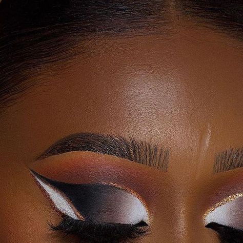 Morphe on Instagram: "DAYUM, that cut crease is slick @vanessa_gyimah 🖤🤍 ⁣ - ⁣ #morphe #blendtherules #jamescharlespalette #leader #glamabronze #morphexjamescharles" Vanessa Gyimah, James Charles, Cut Crease, Makeup Ideas, Tik Tok, Eye Makeup, Makeup, On Instagram, Instagram