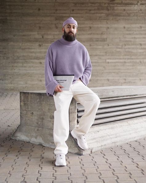 Lilac Outfits Men, Purple Turtleneck Outfit Men, Post Minimalism Fashion Men, Turtleneck Outfit Men, Minimal Streetwear, Hoodie Outfit Men, Pullovers Outfit, Turtleneck Outfit, Fashion Boy