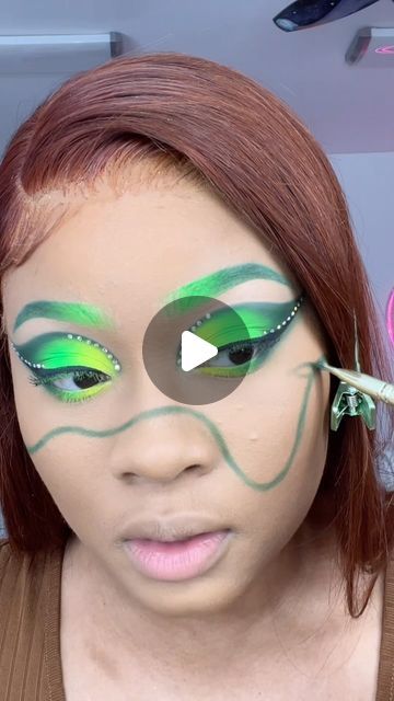 BeatsByDeb ONLY PAGE on Instagram: "is it giving Poison Ivy?🌿 #drawmylook  Waitttt 9/10 because it was 4am and I forgot to keep matching colors correctly 🤣 NEVERTHELESS- this look went crazyyyy🔥  Look Drawn By: @lunabelle_97   I cut out quite a bit of footage from my original TT to post a shorter version for IG so if you want to see the full process, go ahead and check it out over there🫶🏽  MAJOR DEETS⤵️ Wild Side Palette @bolivebeaute  Rainbow Liner Me Palette @beatsbydebcosmetics  Neon Pigment Stack @beatsbydebcosmetics  Rhinestones @beatsbydebcosmetics   #beatsbydeb #beatsbydebcosmetics #melaninmagic #melaninmakeup #melaninpoppin #makeupforblackwomen #makeupformelanin #hairnbeautydirectory #wocmakeup #blackgirlmagic #blackgirlmakeup #blackmakeupartist #blackmua #wocmua #wocmakeupart Poison Ivy Costume Makeup, Poison Ivy Makeup Looks, Shego Inspired Makeup, Poison Ivy Makeup Ideas, Black And Neon Green Makeup, Green Cosplay Makeup, Green And Black Goth Makeup, Poison Ivy Leaves, Poison Ivy Character