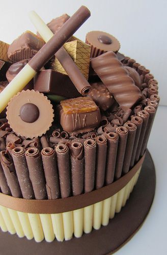 Pastel de chocolate #postres Chocolate Fever, Torte Creative, Cakes Decorated, Belgium Chocolate, Chocolate Mud Cake, Torte Cupcake, Mud Cake, Handmade Chocolates, Fancy Cakes