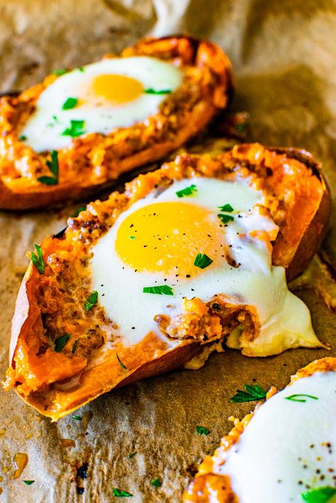 Breakfast Twice Baked Sweet Potatoes - Homemade Hooplah Menu Sarapan Sehat, Healthy Egg Recipes, Twice Baked Sweet Potatoes, Baked Sweet Potatoes, Sweet Potato Breakfast, Twice Baked, High Protein Breakfast, Sausage Gravy, Baked Potatoes