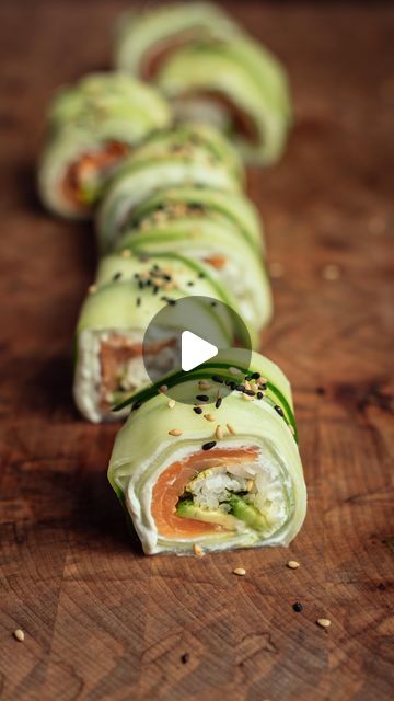 Tuna Cucumber Rolls, Mini Sushi Rolls, Salmon Cucumber Rolls, Tunacado Cucumber Roll, Unique Sushi Rolls, Fried Sushi Rolls Recipes, Crunchy Roll Sushi, How To Roll Sushi, Cucumber Wraps