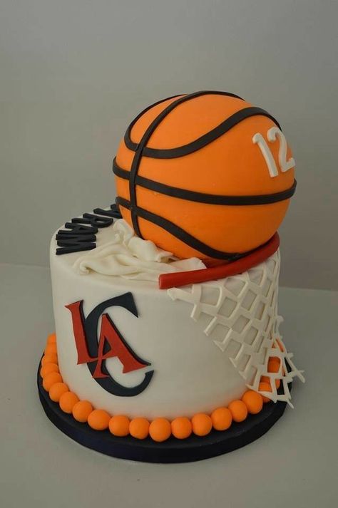 basketball cake Cake With Basketball, Grooms Cake Basketball Theme, Basketball Grooms Cake, Birthday Cake For My Son, Basketball Graduation Cake, Basketball Birthday Cake Ideas, Nba Cakes Birthday, Basketball Theme Birthday Cake, Basketball Cakes Ideas