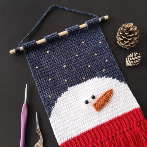 Seasonal Blankets, Snowman Wall Hanging, Wall Hanging Crochet, Crochet Wall Art, Hanging Crochet, Crochet Wall Hanging, Crocheted Christmas, Crochet Snowman, 4mm Crochet Hook