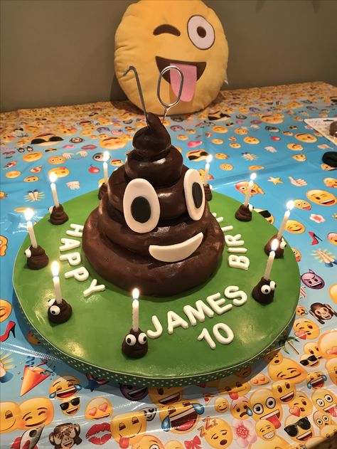 Emoji Poo Cake with Baby Poo Candle Holders Poo Cake Design, Poo Emoji Cake, Poop Emoji Cake, Poo Cake, Emoji Cupcake Toppers, Poop Cake, Sheet Cake Ideas, Emoji Birthday Cake, Make Emoji