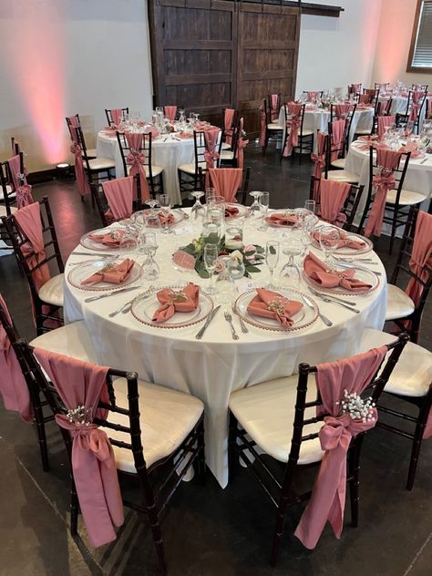 Dusty Rose Quinceanera Theme, Dusty Rose Table Setting, Dusty Rose Wedding Centerpieces, Dusty Rose Quinceanera, Rose Quinceanera Theme, Quince Table Setup, Sweet 16 Venues, Rose Gold Party Theme, Rose Gold Table Decor