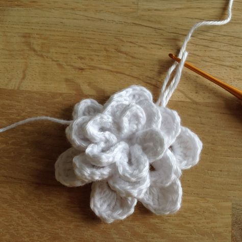 Gardenia Flower and Leaf Crochet Gardenia, Gardenia Flower, Crochet Flower Pattern, Crochet Flowers Free Pattern, Crocheted Flowers, Crochet Inspiration, Crochet Flower Patterns, Crochet Flower, Mother In Law