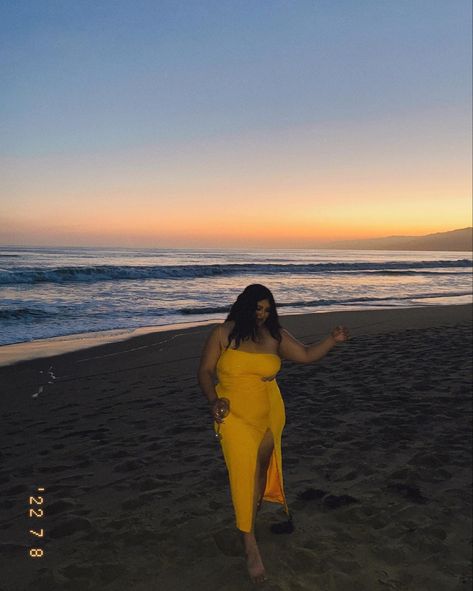 Vacation Inspo Pics Plus Size, Plus Size Beach Photoshoot Poses, Boracay Pose, Plus Size Beach Photoshoot, Plus Size Beach Dress, Beach Sunset Photoshoot, Beach Dress Plus Size, Sunset Photoshoot Ideas, Photoshoot Sunset