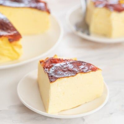 3 Ingredient Creamy Yogurt Cake - Kirbie's Cravings Juniors Cheesecake, Rich Cheesecake, Baked Cheesecake, Gluten Free Cheesecake, Baked Cheesecake Recipe, Baked Strawberries, Easy Cheesecake Recipes, Easy Cheesecake, Ham Recipes