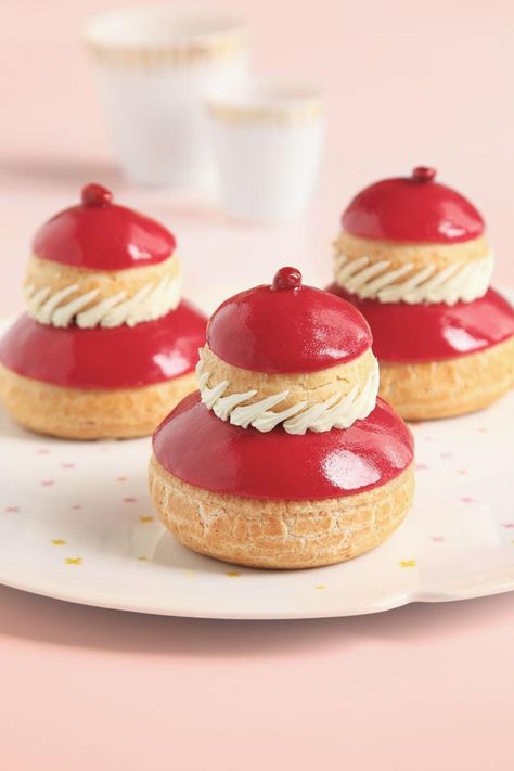 British Bake Off Recipes, Bake Off Recipes, Desserts Drawing, Coconut Macaroons Recipe, Dessert Restaurants, Macaroon Recipes, Choux Pastry, French Dessert, British Bake Off