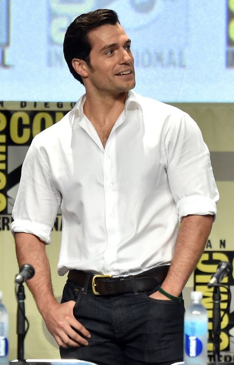 Henry Cavill Comic Con. Henry Superman, Love Henry, Henry Williams, Comic Characters, Batman Vs Superman, Jason Statham, Sirius Black, Man Of Steel, British Actors