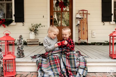 Porch Christmas Pictures Family, Front Porch Christmas Mini Session, Christmas Porch Mini Session, Porch Christmas Photoshoot, Christmas Stair Photoshoot, Christmas Porch Pictures, Christmas Porch Family Photos, Front Porch Christmas Photos, Country Family Christmas Pictures