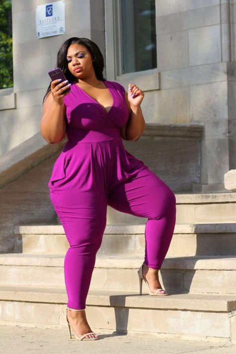 Jumpsuits body type Graduation Outfit Ideas, Garner Style, Jumper Pants, Cotton Jumper, Big Girl Fashion, Curvy Plus Size, Chuck Norris, Plus Size Beauty, Graduation Outfit