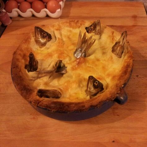 Stargazy pie. Traditional Cornish fare. Gross Food, Quirky Cooking, Savory Pastry, Savory Tart, Molecular Gastronomy, Pie Tart, Pies & Tarts, British Food, Tart Recipes