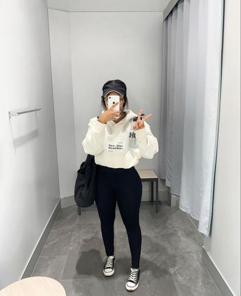 College Outfit Ideas Uk, College Outfits Skirt Casual, Retail Assistant Outfit, Casual Everyday Outfits Black Women, Casual College Outfits Black Women, Gym Outfit Inspo Modest, College Fits Modest, Trendy Airport Outfits, College Outfits Black Girls Uk